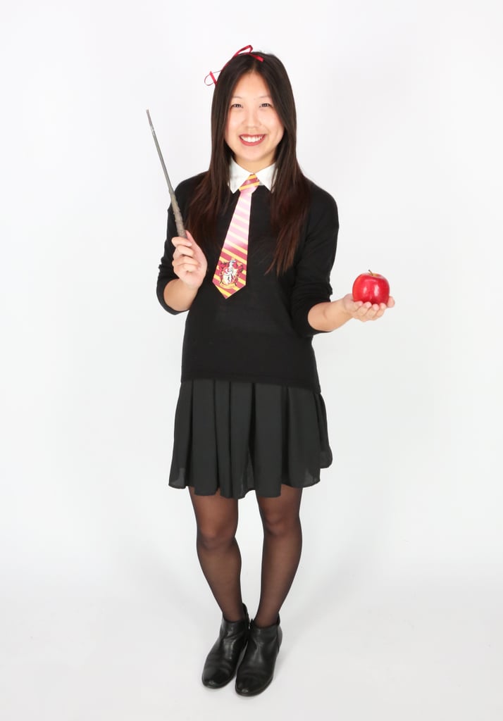 Easy Cosplay Costumes: Snow White as a Gryffindor Student