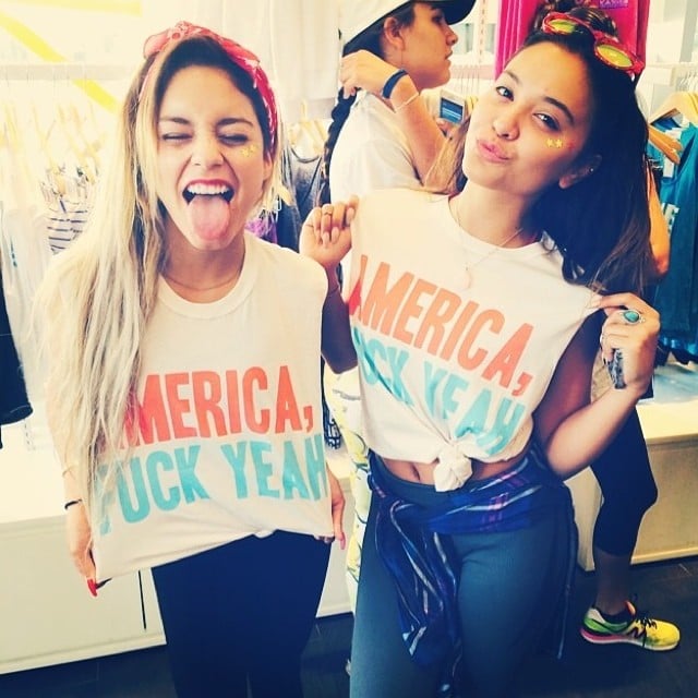 Vanessa Hudgens and her sister, Stella, rocked funny tees.
Source: Instagram user vanessahudgens