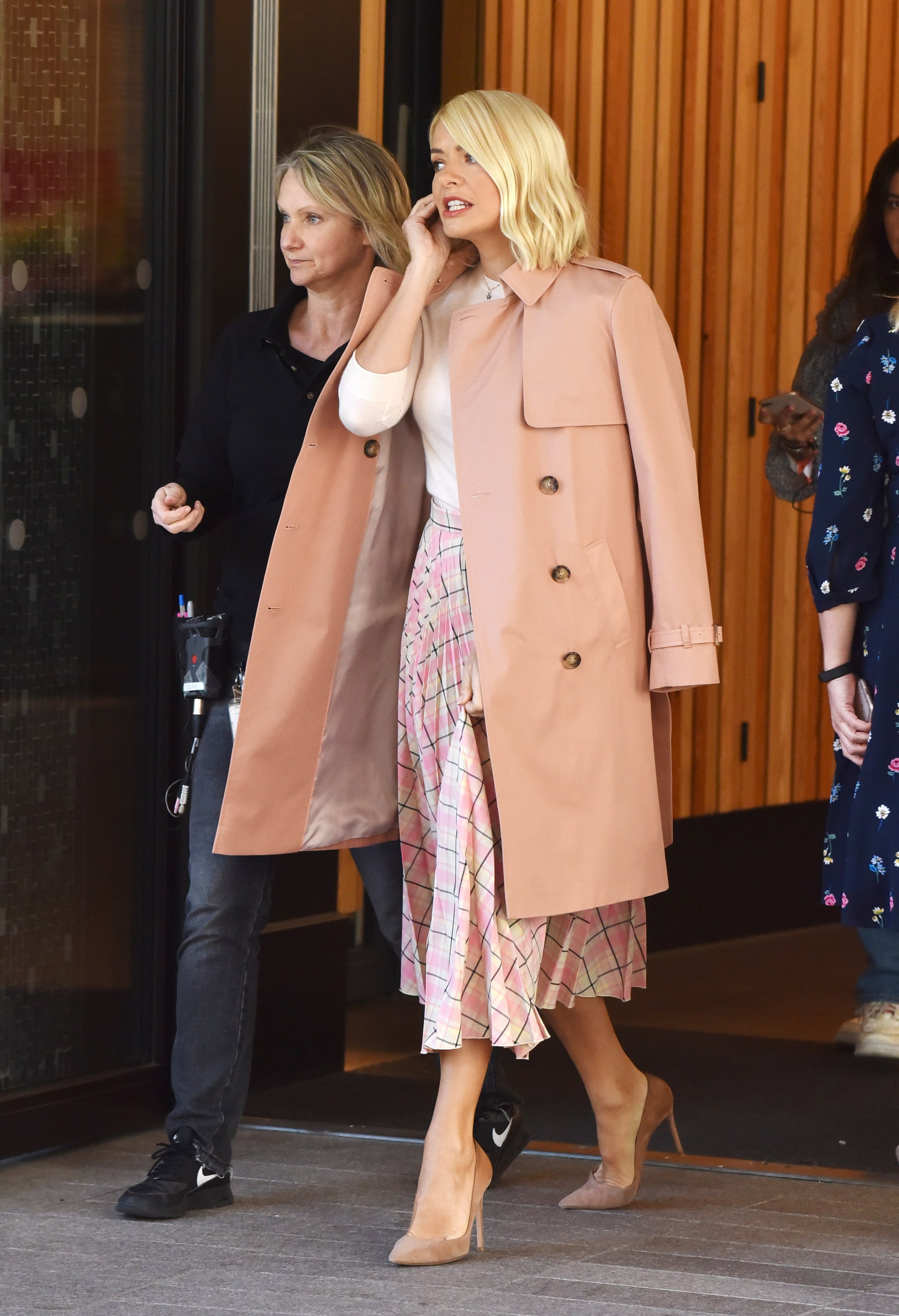 Holly willoughby trench coat clearance