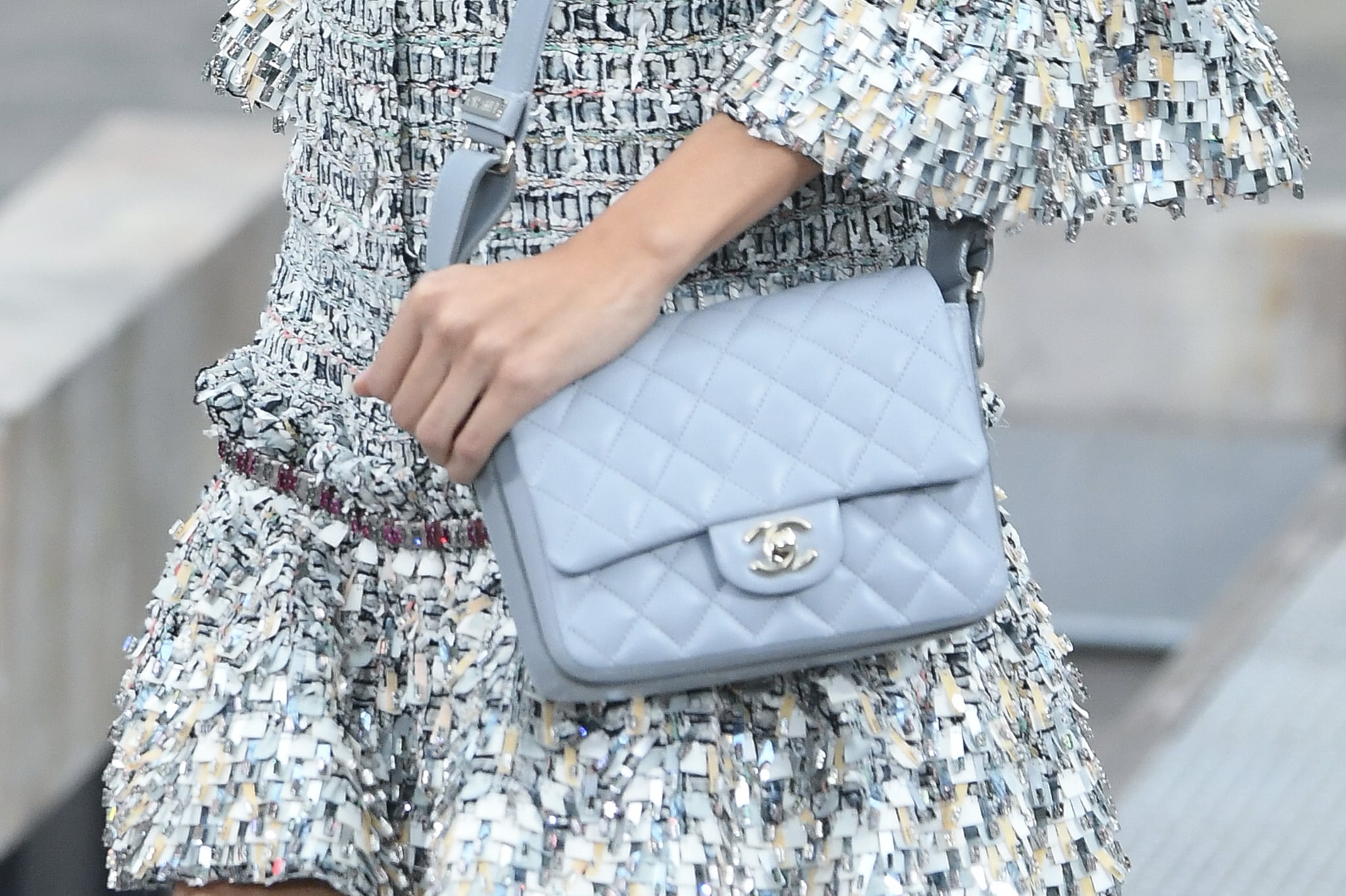 Sydne Style wears chanel navy blue chain bag for summer handbag trends   Sydne Style