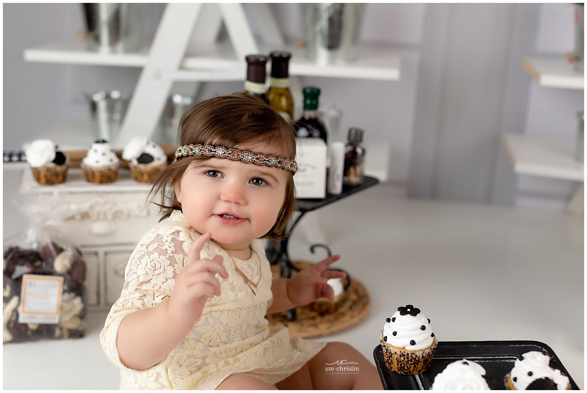Adorable Schitt S Creek Cake Smash With Babies Popsugar Family