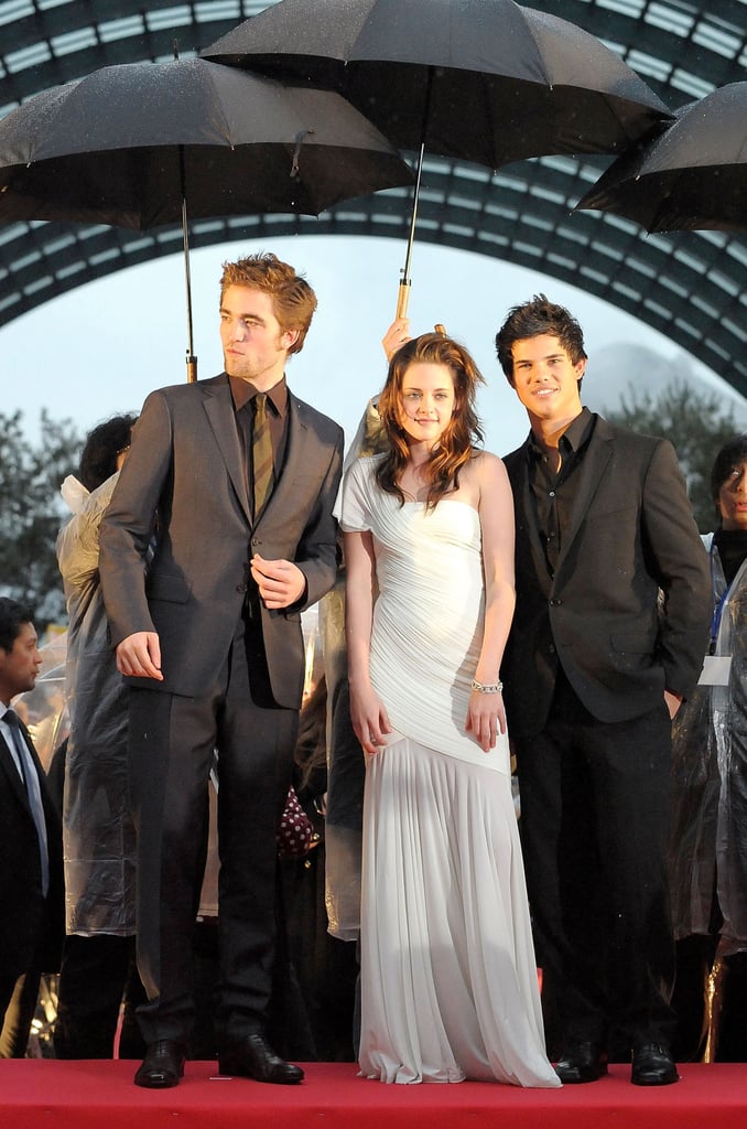 An ethereal, one-shoulder Herve Leroux gown was the look of choice for the Tokyo premiere of Twilight in February 2009.