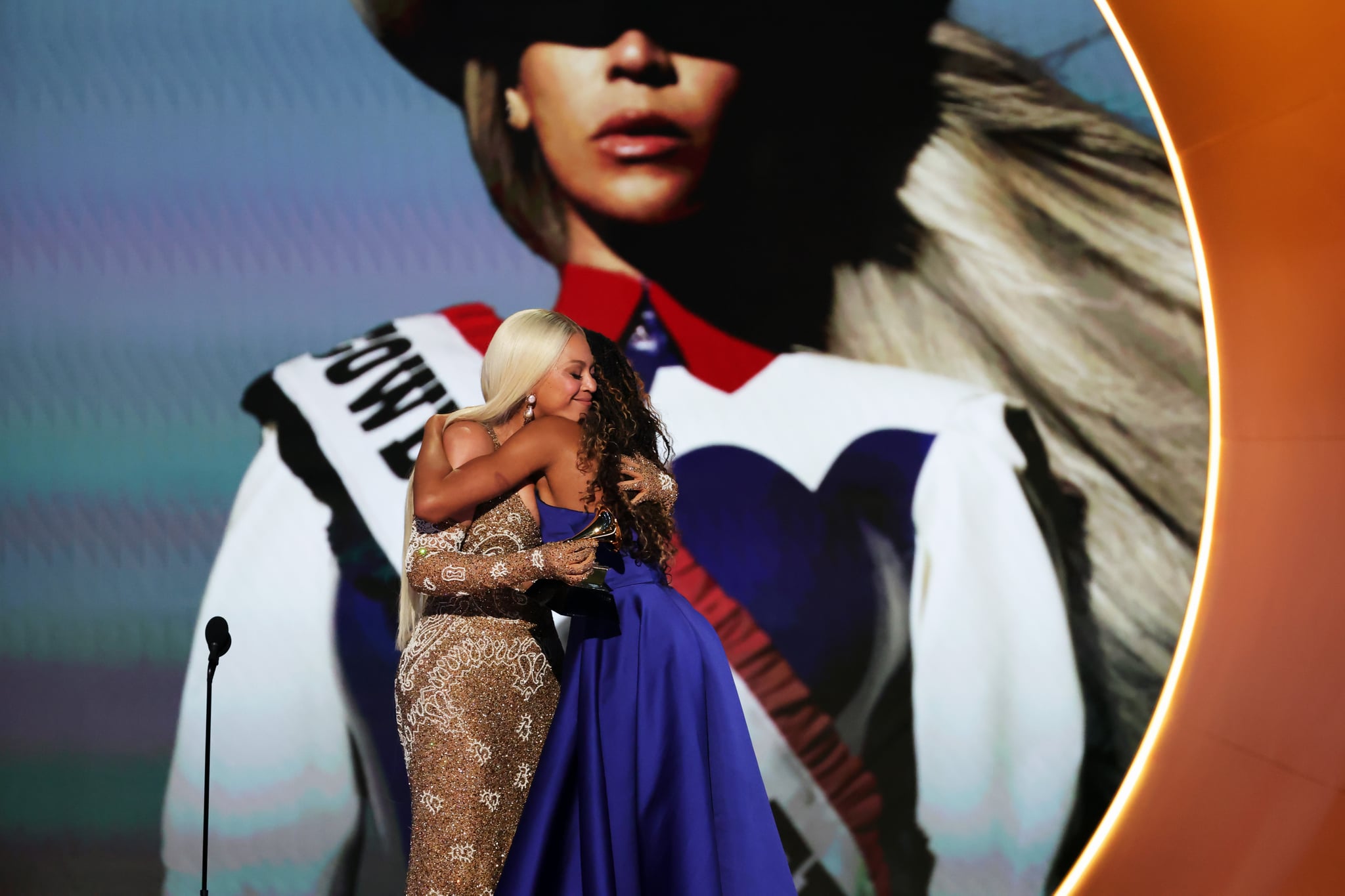 Beyonce hugging Blue Ivy at the 2025 Grammys