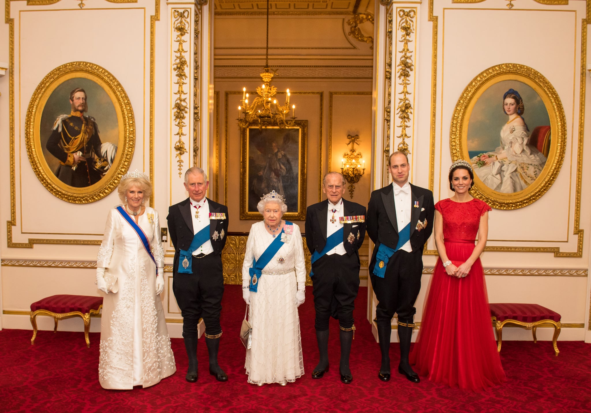 Queen Elizabeth II with her family and heirs in 2016