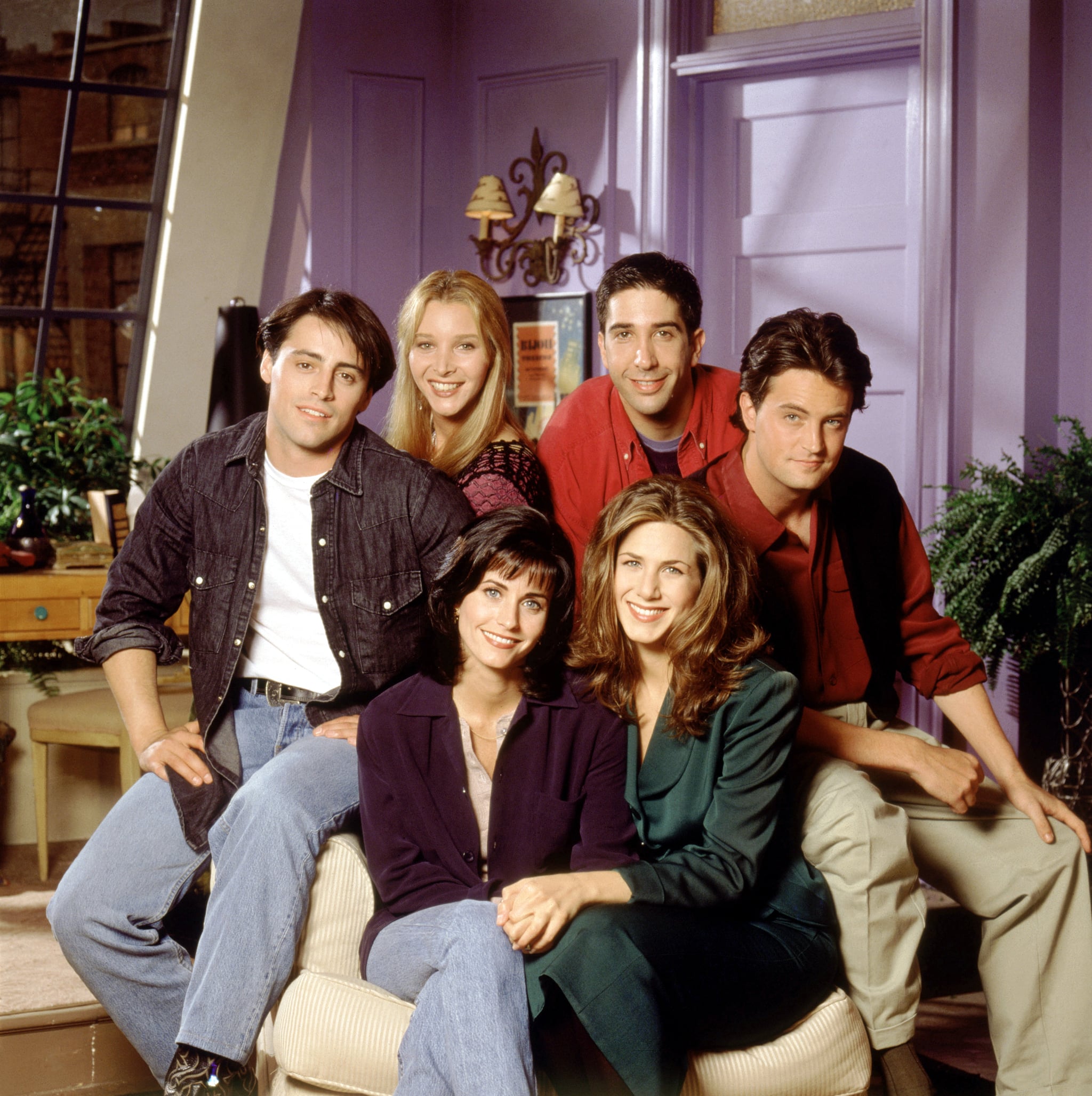 FRIENDS, (back, l to r): Matt LeBlanc, Lisa Kudrow, David Schwimmer, Matthew Perry, (front, l to r): Courteney Cox, Jennifer Aniston, (Season 1), 1994-2004,  Warner Bros. / Courtesy: Everett Collection