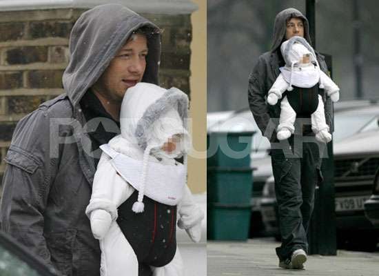 Photos Of Jamie Oliver With Baby Daughter Petal Blossom Rainbow Oliver In The Snow In London Popsugar Celebrity Uk