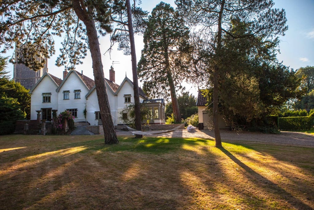 Shakespeare in Love Bed Airbnb Rental