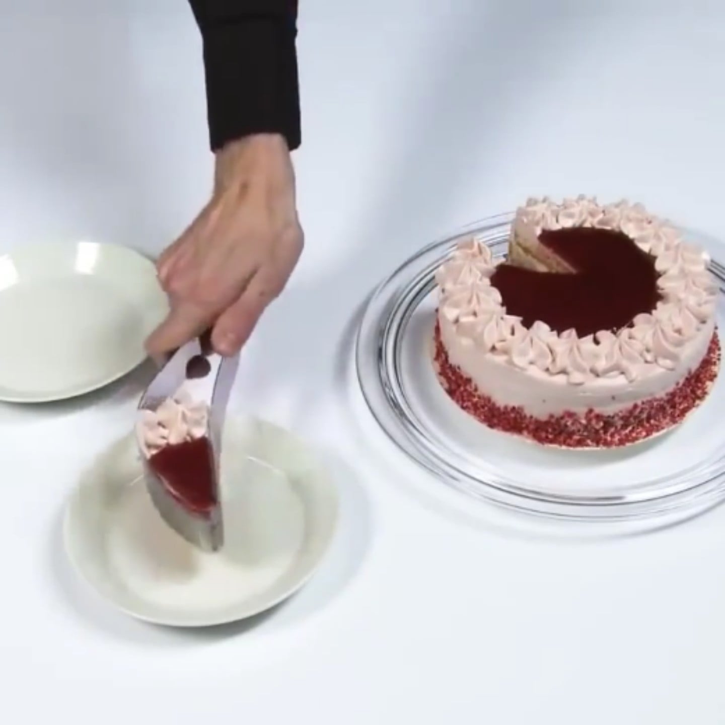 Top 104+ Images How To Cut A Cake For A Party Superb