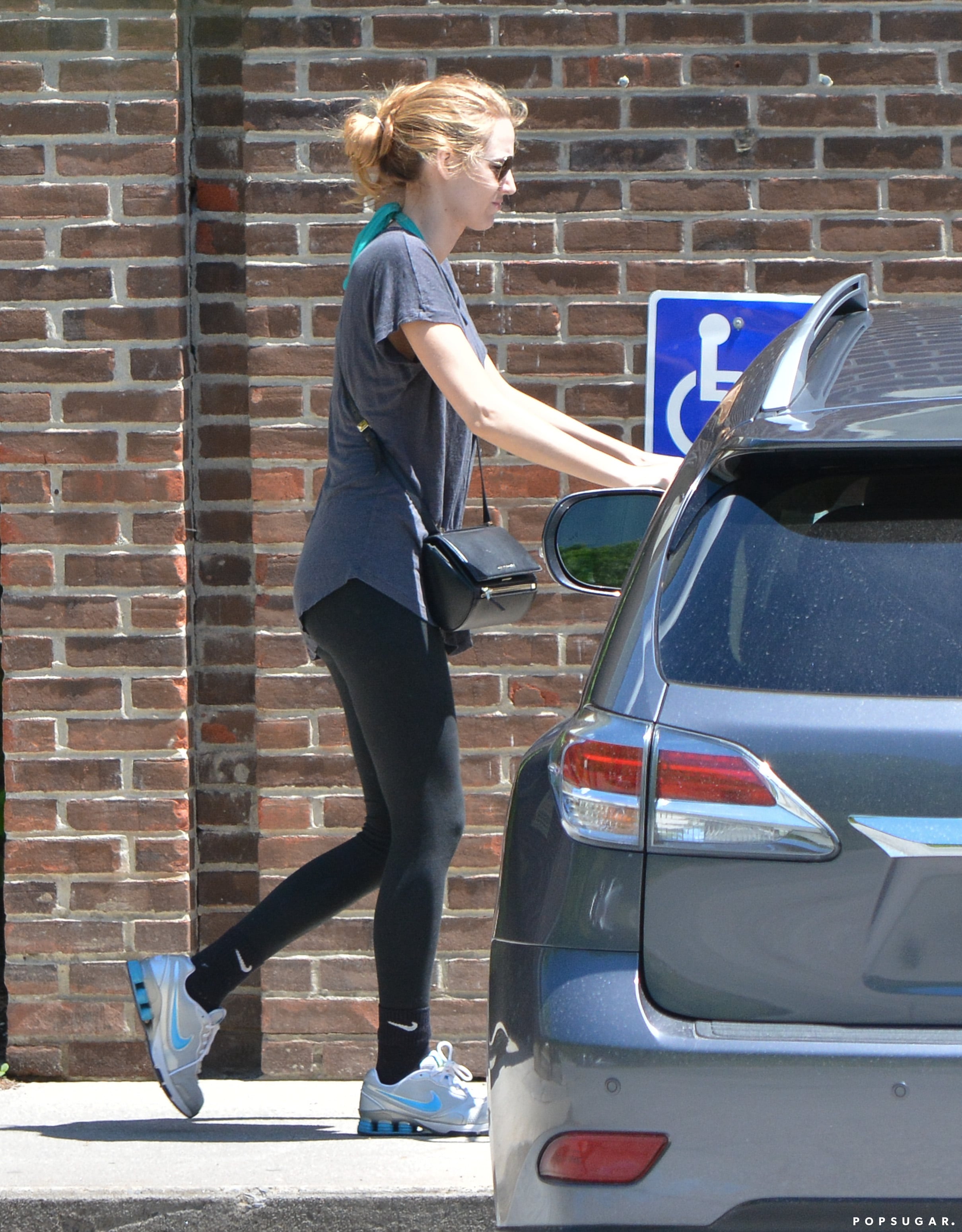 Blake Lively in Yoga Pants, Pictures