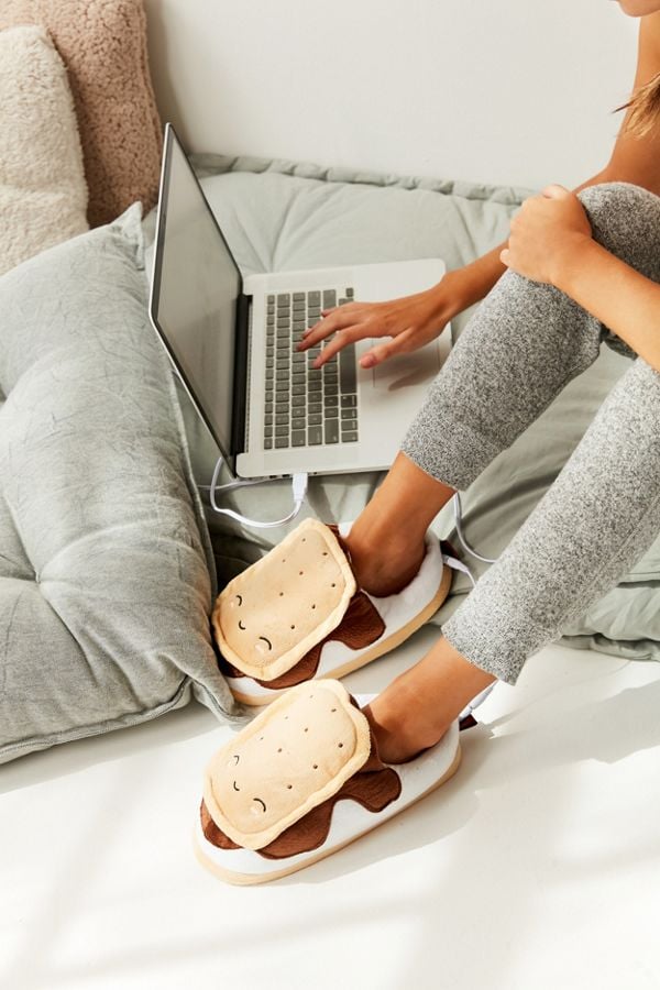 Smoko S’mores USB Heat-Up Plush Slippers