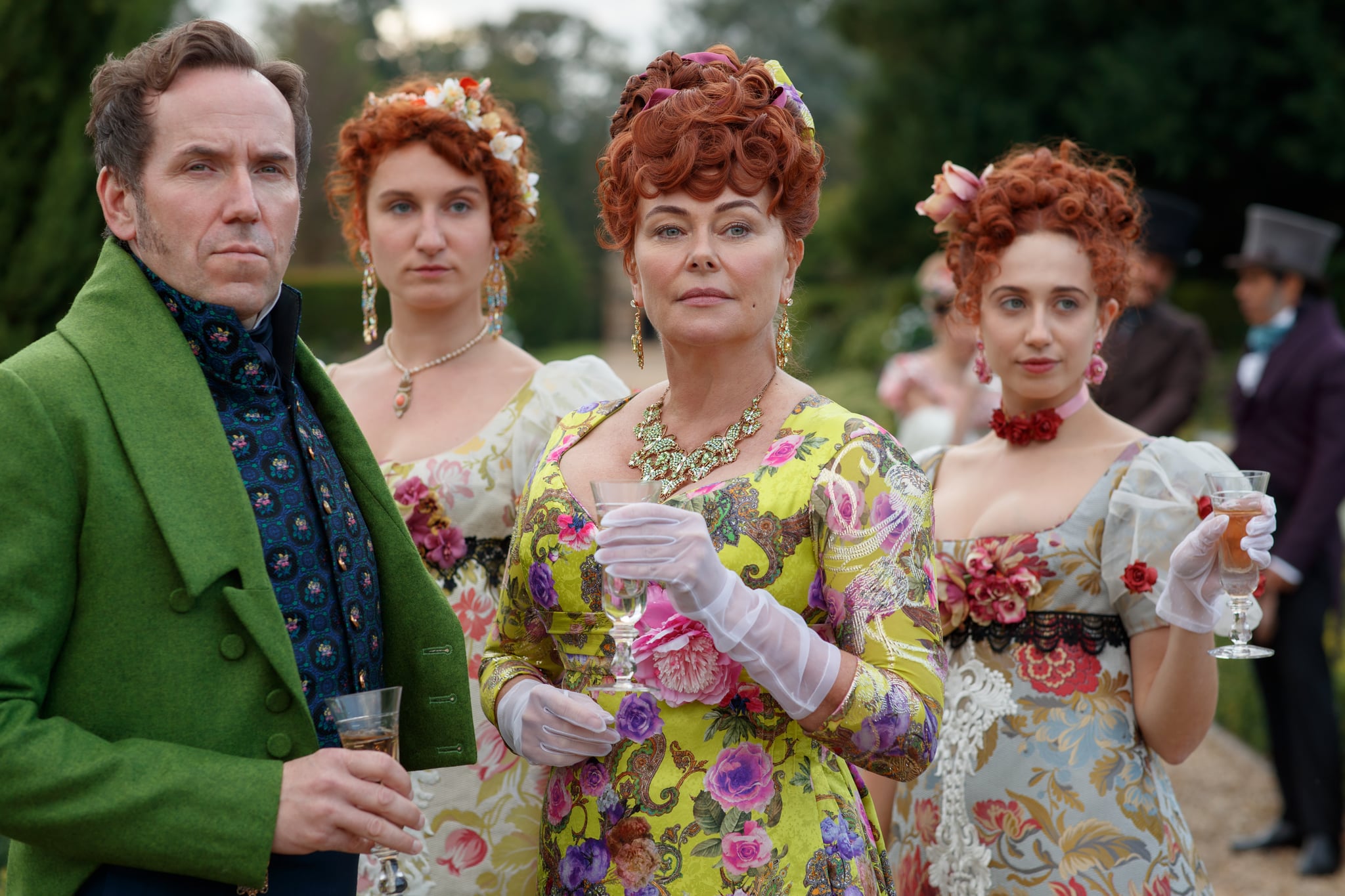 BRIDGERTON (L to R) BEN MILLER as LORD FEATHERINGTON, BESSIE CARTER as PRUDENCE FEATHERINGTON, POLLY WALKER as PORTIA FEATHERINGTON and HARRIET CAINS as PHILLIPA FEATHERINGTON in episode 106 of BRIDGERTON Cr. NICK BRIGGS/NETFLIX  2020