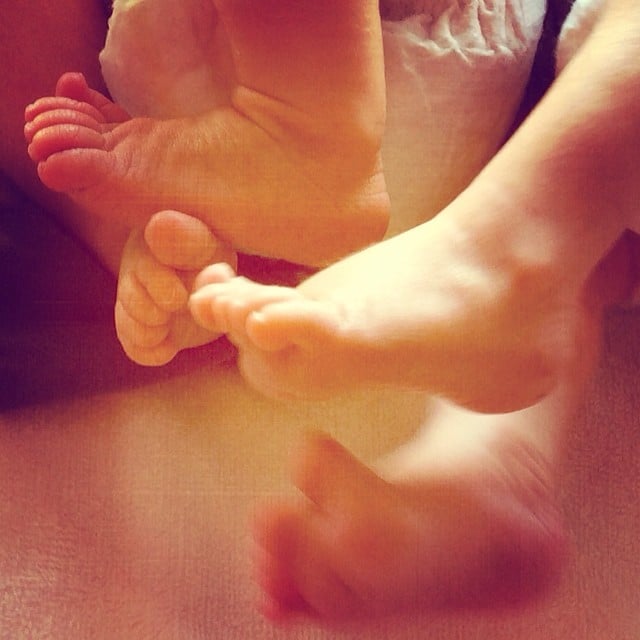 Elsa Pataky showed everyone a snap of her twin sons Tristan's and Sasha's feet!
Source: Instagram user elsapatakyconfidential