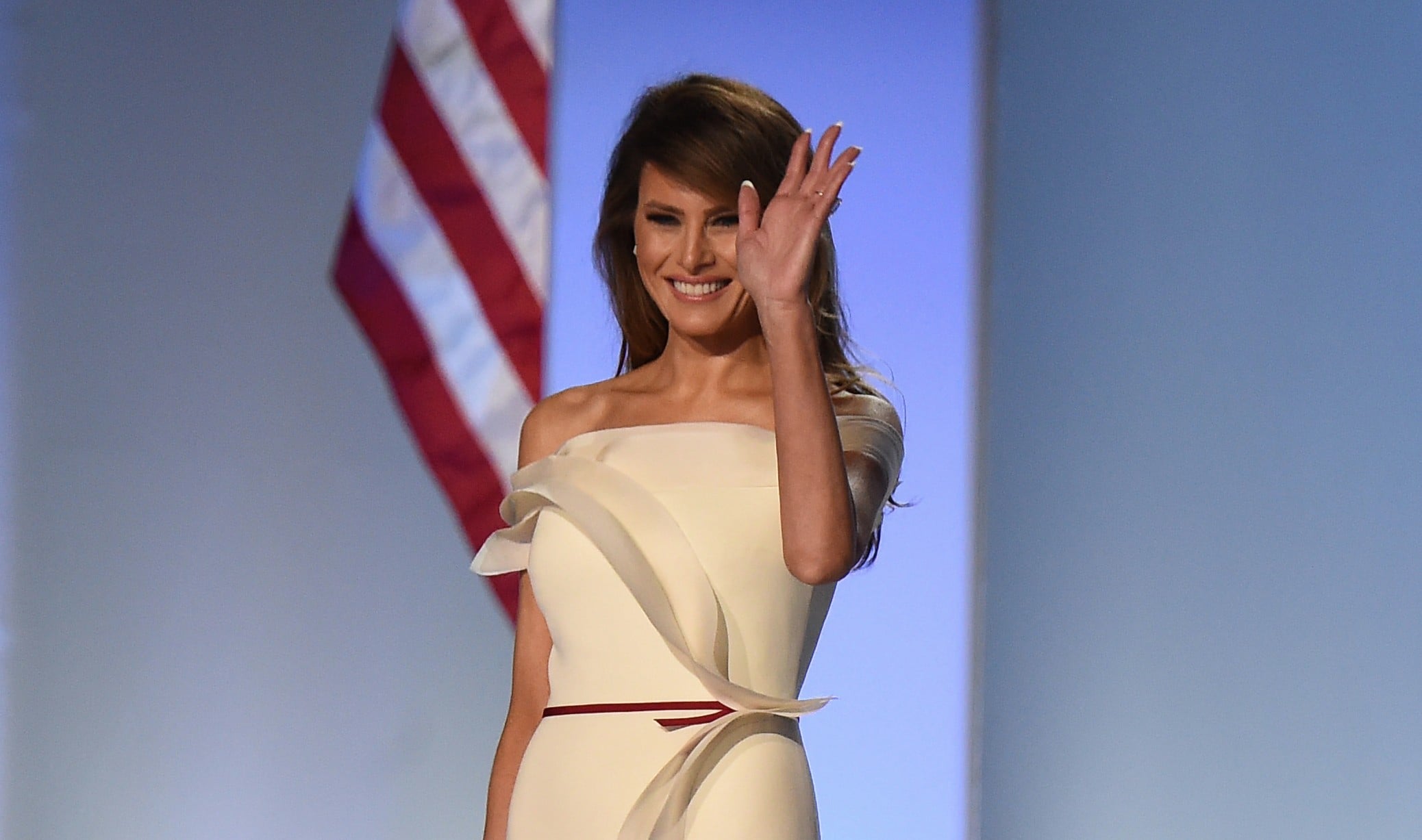 Melania Trumps Inaugural Dress At Smithsonian Museum Popsugar Fashion 8653