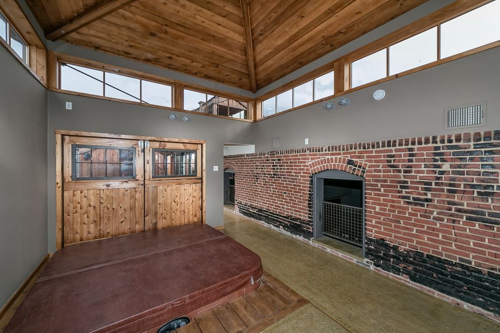 Michael Phelps Sells Baltimore Townhouse