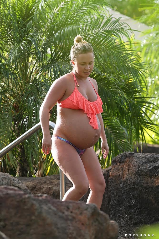 Hayden Panettiere Pregnant in a Bikini Pictures