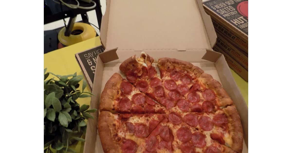 Pizza Hut's Pretzel Crust With Bacon Macaroni and Cheese ...