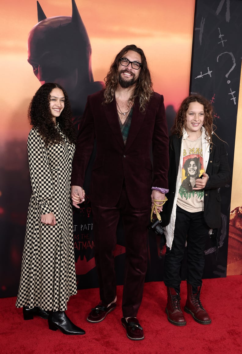 Jason Momoa和他的孩子在“蝙蝠侠”在纽约首映