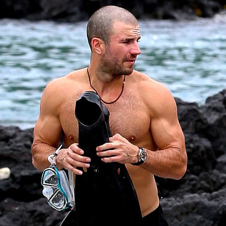 Sam Hunt Shirtless Beach Photos in Hawaii September 2016 ...