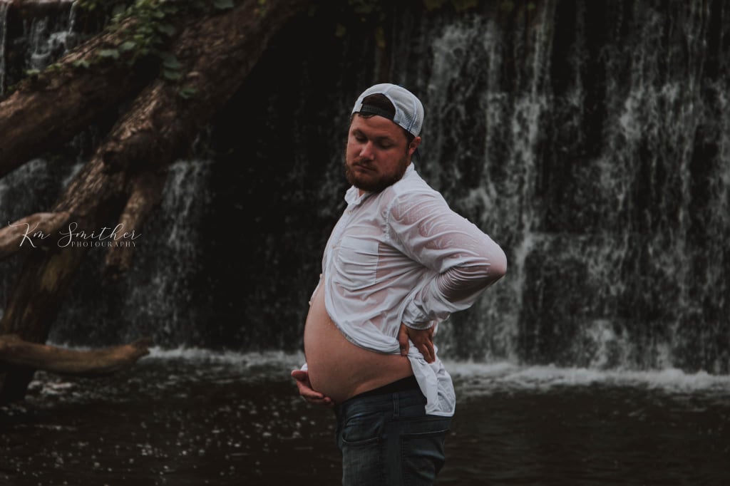Husband Poses For Maternity Photo Shoot to Make Wife Laugh