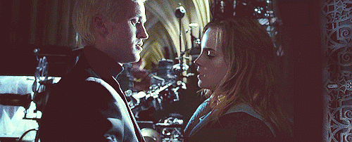 à¸œà¸¥à¸à¸²à¸£à¸„à¹‰à¸™à¸«à¸²à¸£à¸¹à¸›à¸ à¸²à¸žà¸ªà¸³à¸«à¸£à¸±à¸š draco and hermione staring gif