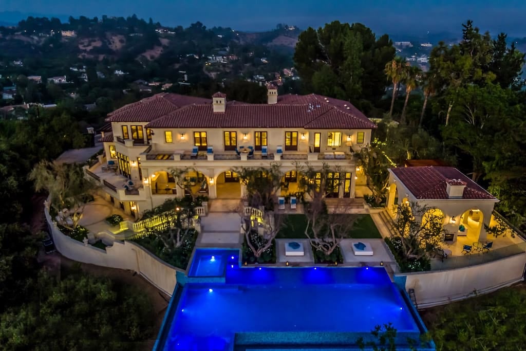 Drake's Beverly Hills Airbnb POPSUGAR Home Photo 25