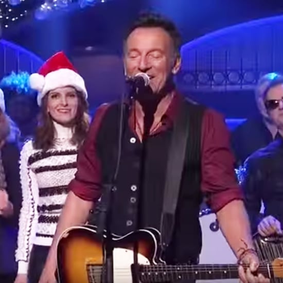 Bruce Springsteen Sings "Santa Claus Is Comin' to Town" SNL