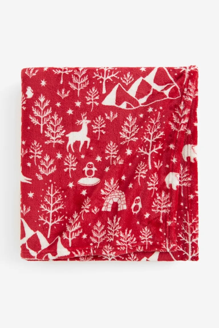 A Festive Throw From the H&M Home Holiday Collection