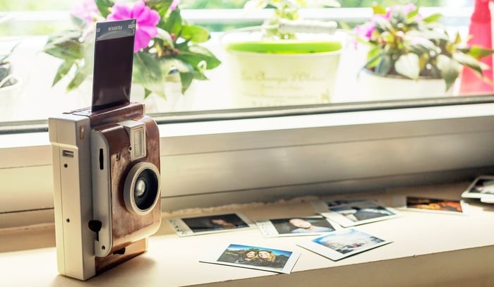 The Lomo'Instant takes Fujifilm Instax Film.