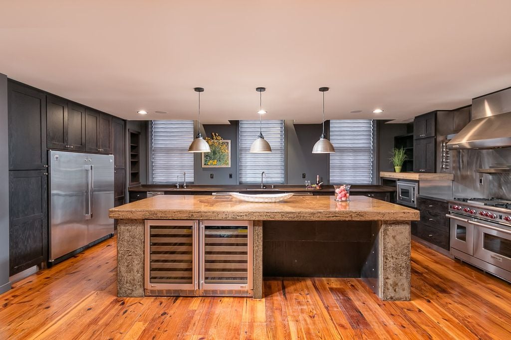 Michael Phelps Sells Baltimore Townhouse