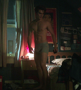 Kj Apa Shirtless As Archie On Riverdale Popsugar Entertainment