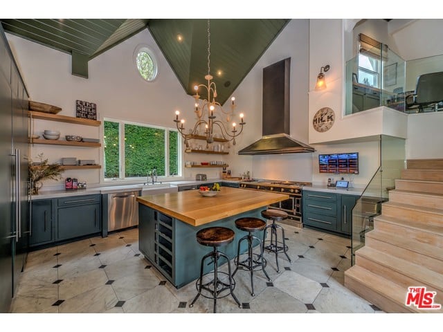Chris Hemsworth and Elsa Pataky Selling Malibu Home