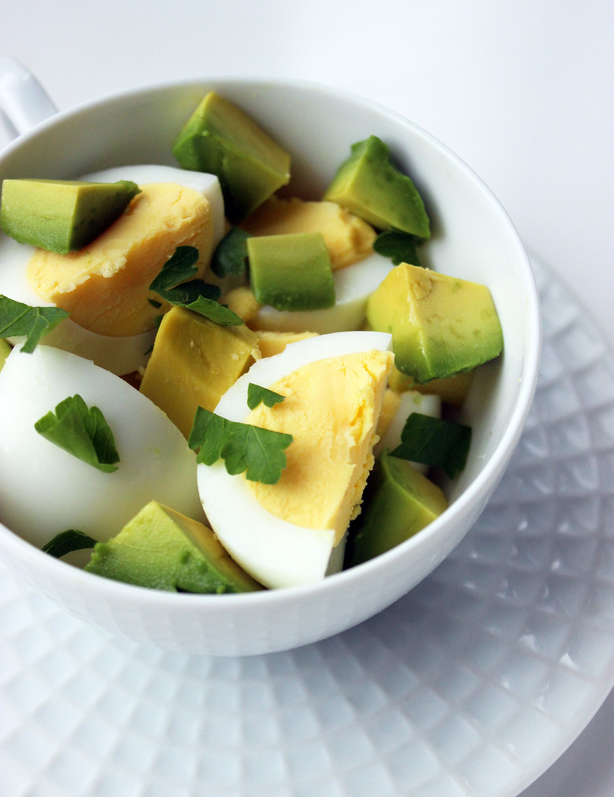 Hardgekookte eieren met avocado