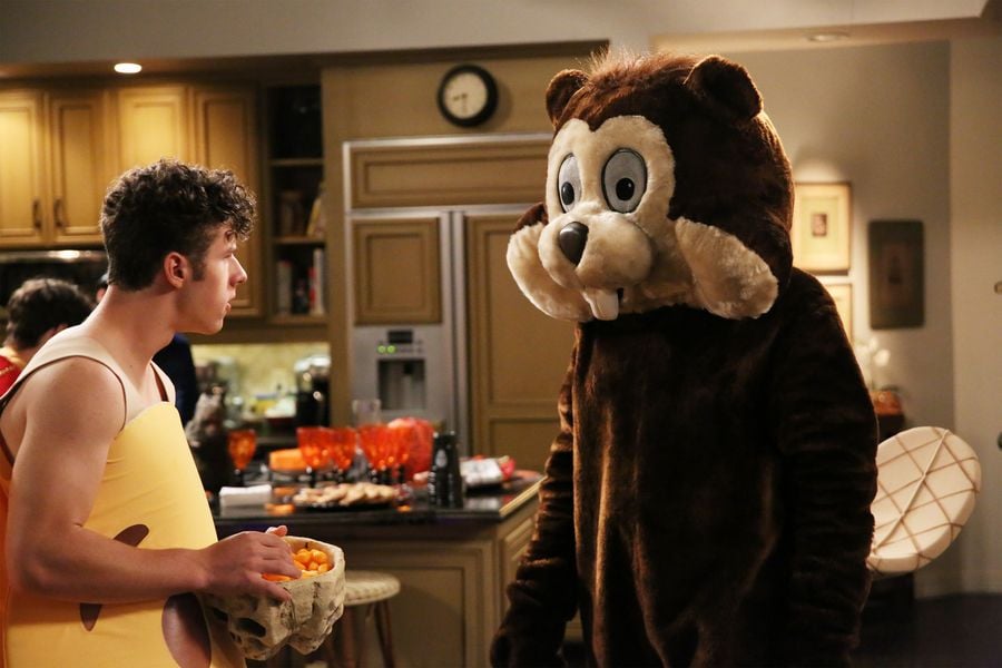 Modern Family Halloween Episode 2016 POPSUGAR Entertainment Photo 2