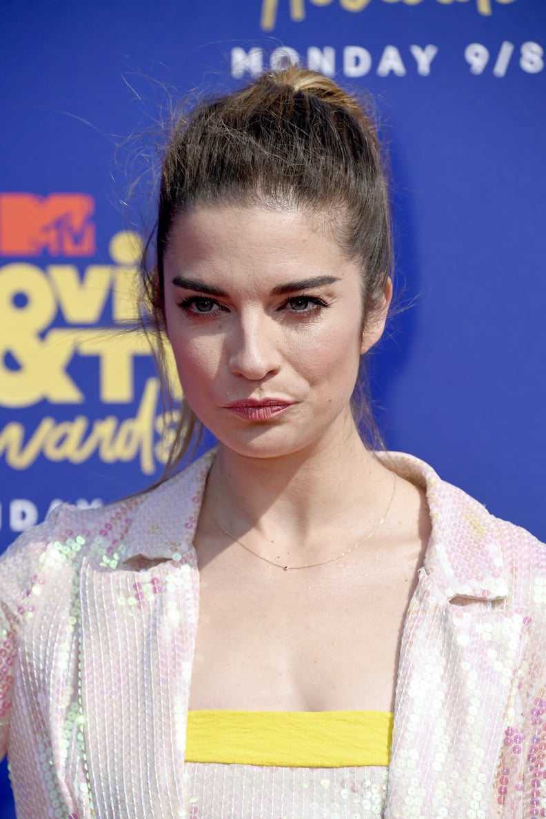 Annie Murphy's Messy Ponytail at the 2019 MTV Movie and TV Awards