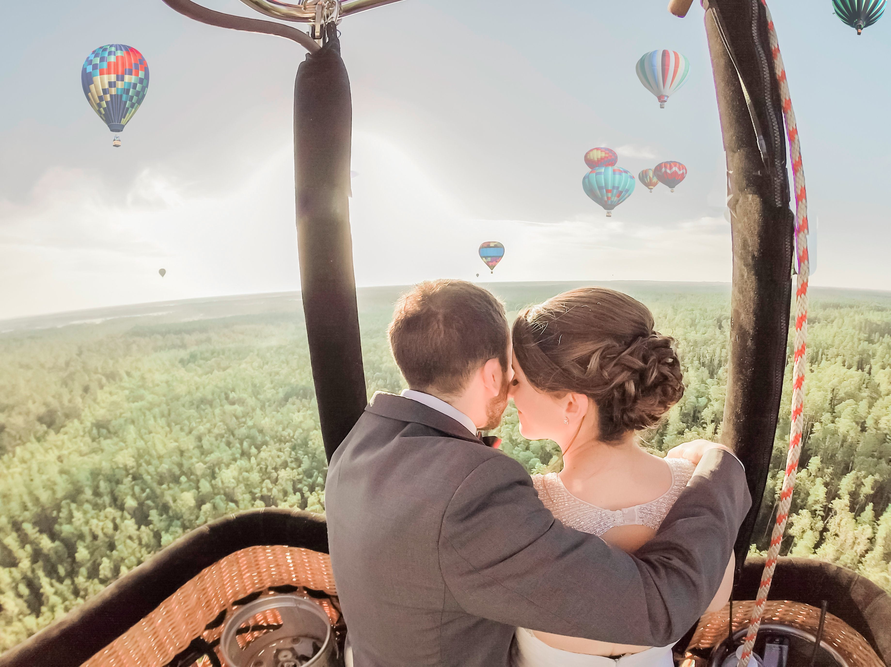 Hot air balloon couple new arrivals