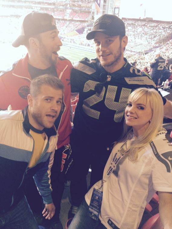 Anna Faris got cute with Chris Pratt and Chris Evans.