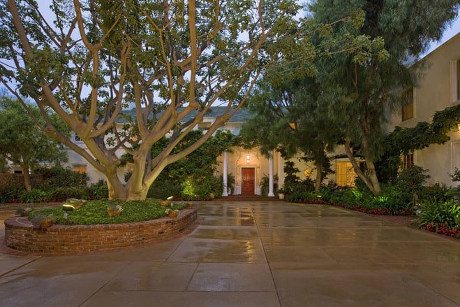 When Taylor entertains, guests will drive into the gated motorcourt before walking through a regal galleria entrance.