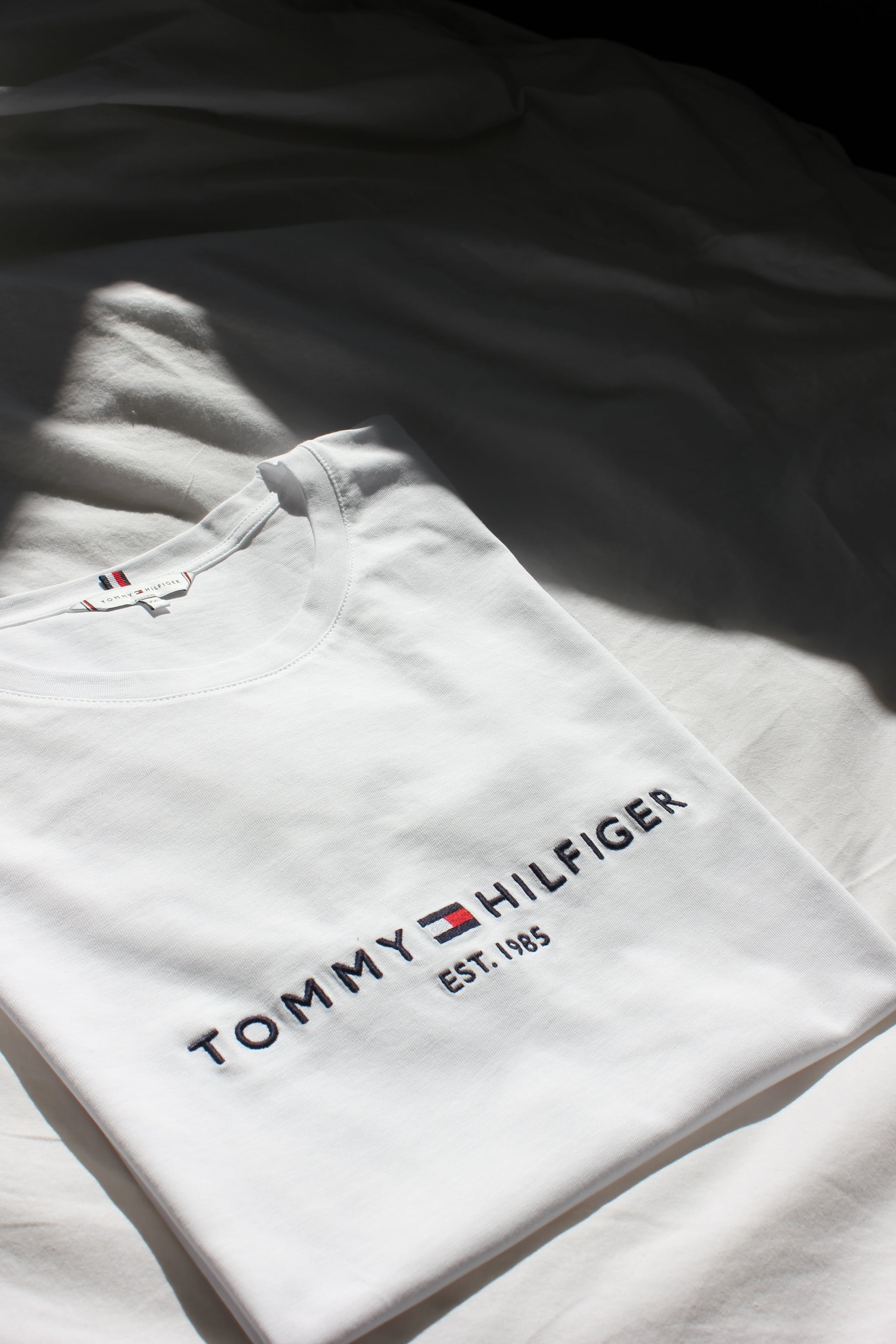volatilitet Monopol smukke Tommy Hilfiger's Classic White T-Shirt | In Inspiring News, Tommy Hilfiger  Will Donate 10,000 White T-Shirts to Healthcare Workers | POPSUGAR Fashion  Photo 4