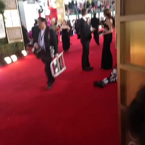 Emma Thompson Literally Running the Red Carpet — Barefoot