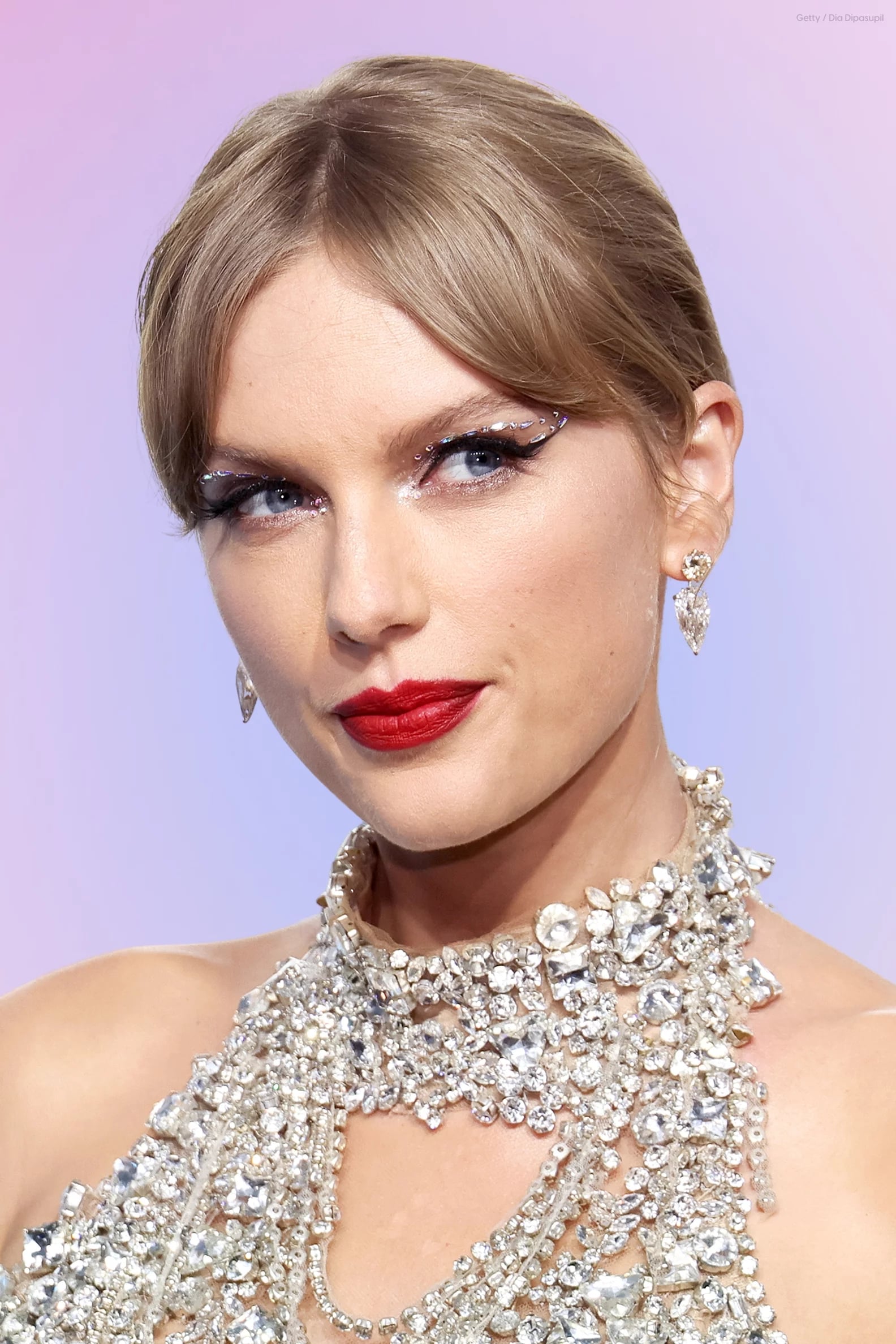Behind Taylor Swift's dazzling make-up looks in her new 'Bejeweled