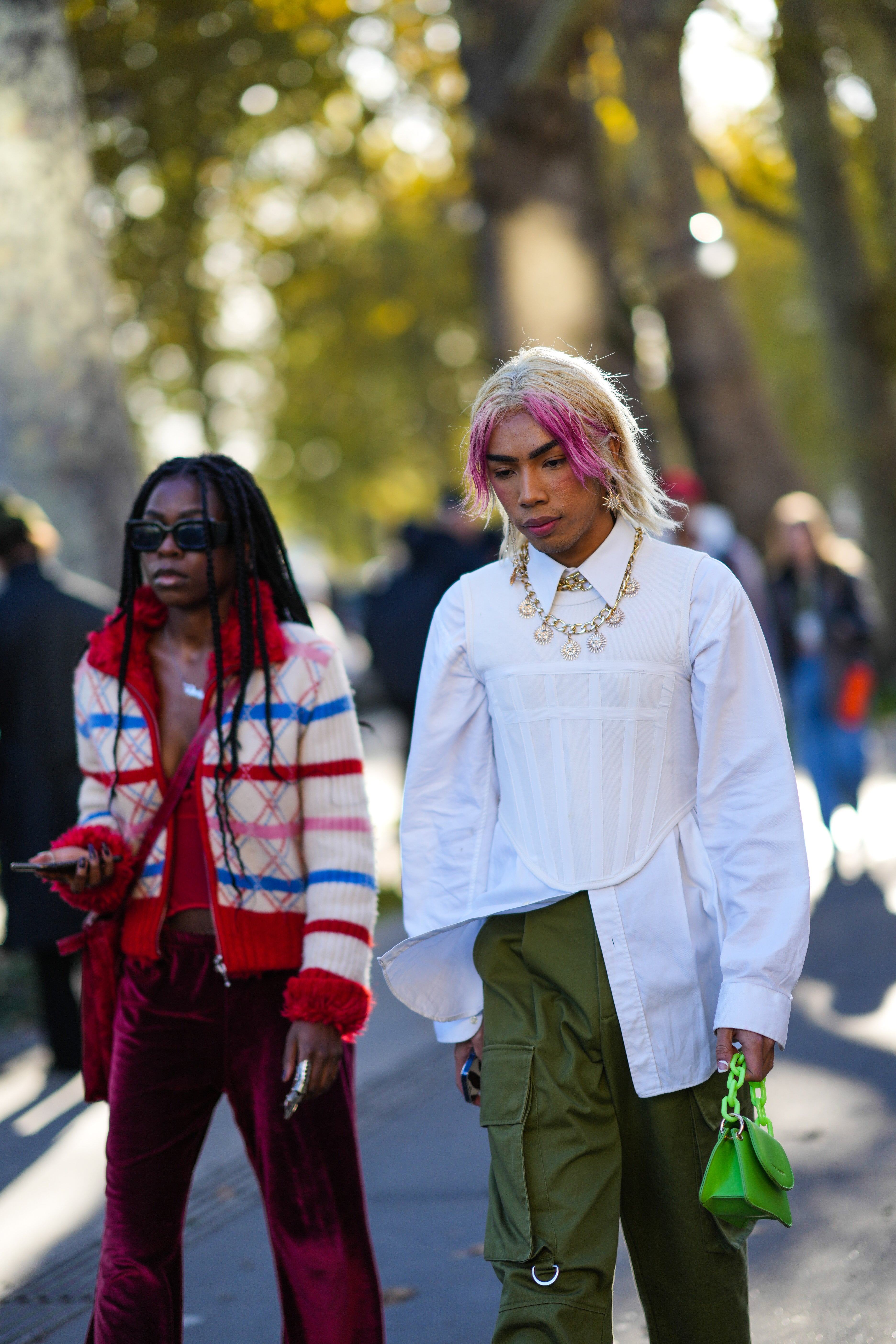 12 ways to wear the timeless Chanel jacket  Chanel street style, Paris  fashion week street style, La fashion week