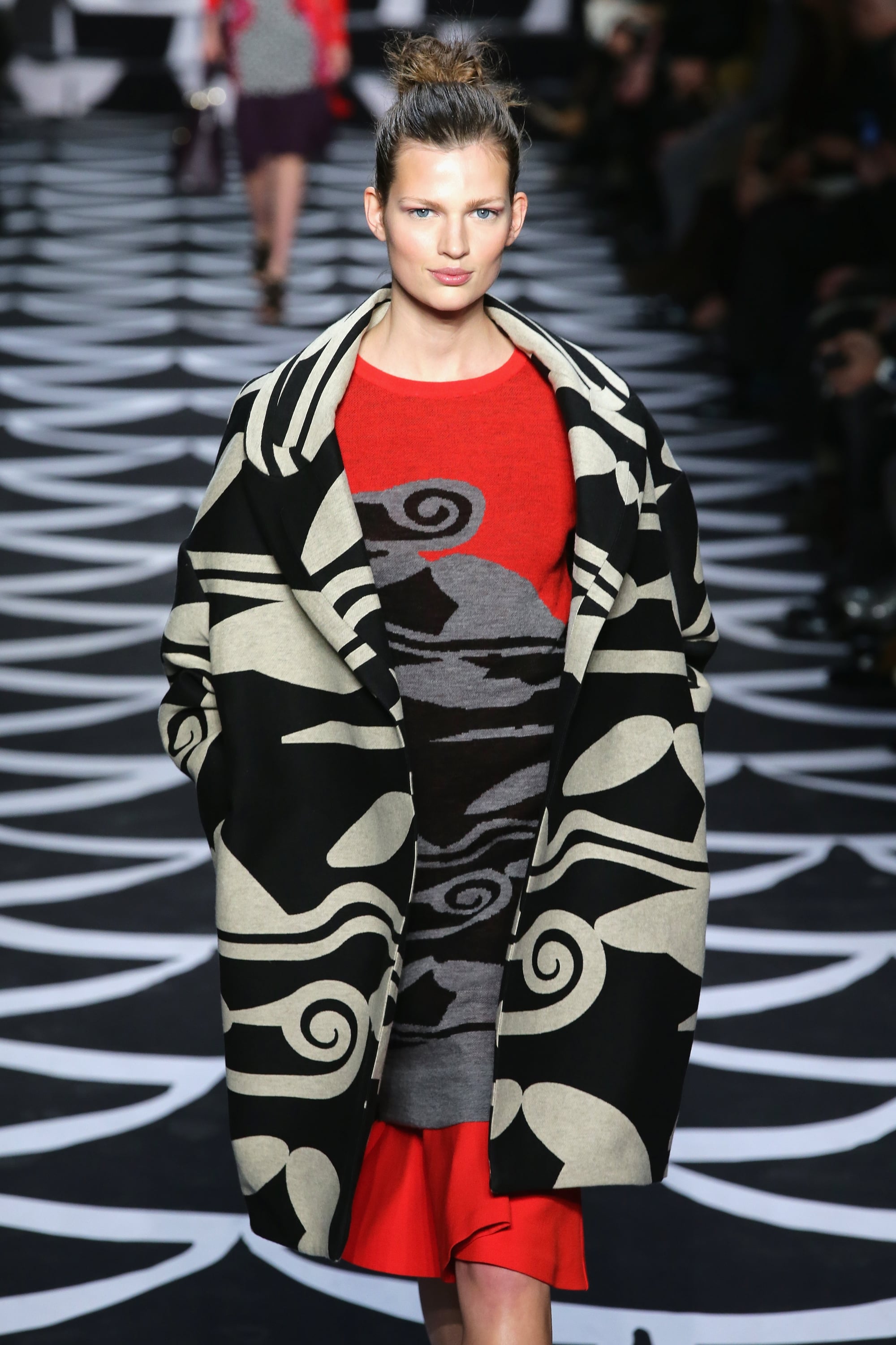 Diane Von Furstenberg 14 Karlie Kloss And Joan Smalls Look Party Ready For Dvf Popsugar Beauty Photo 6