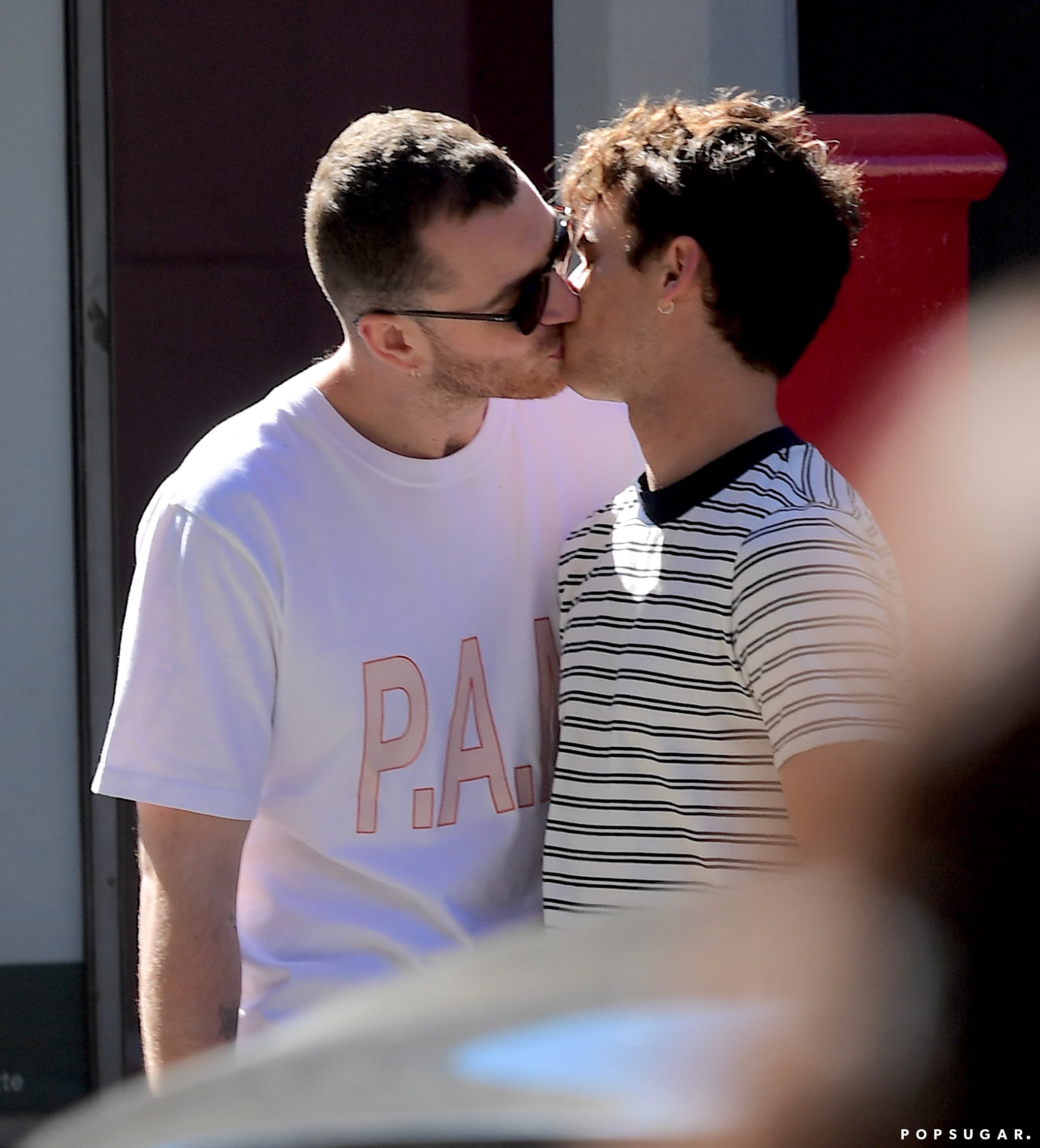 Sam Smith Kissing His Boyfriend Brandon Flynn In Nyc Popsugar Celebrity