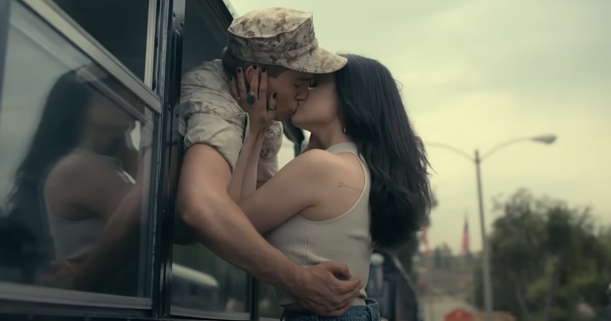 索菲亚·卡森在 Netflix 的《紫心》中爱上了一名水手