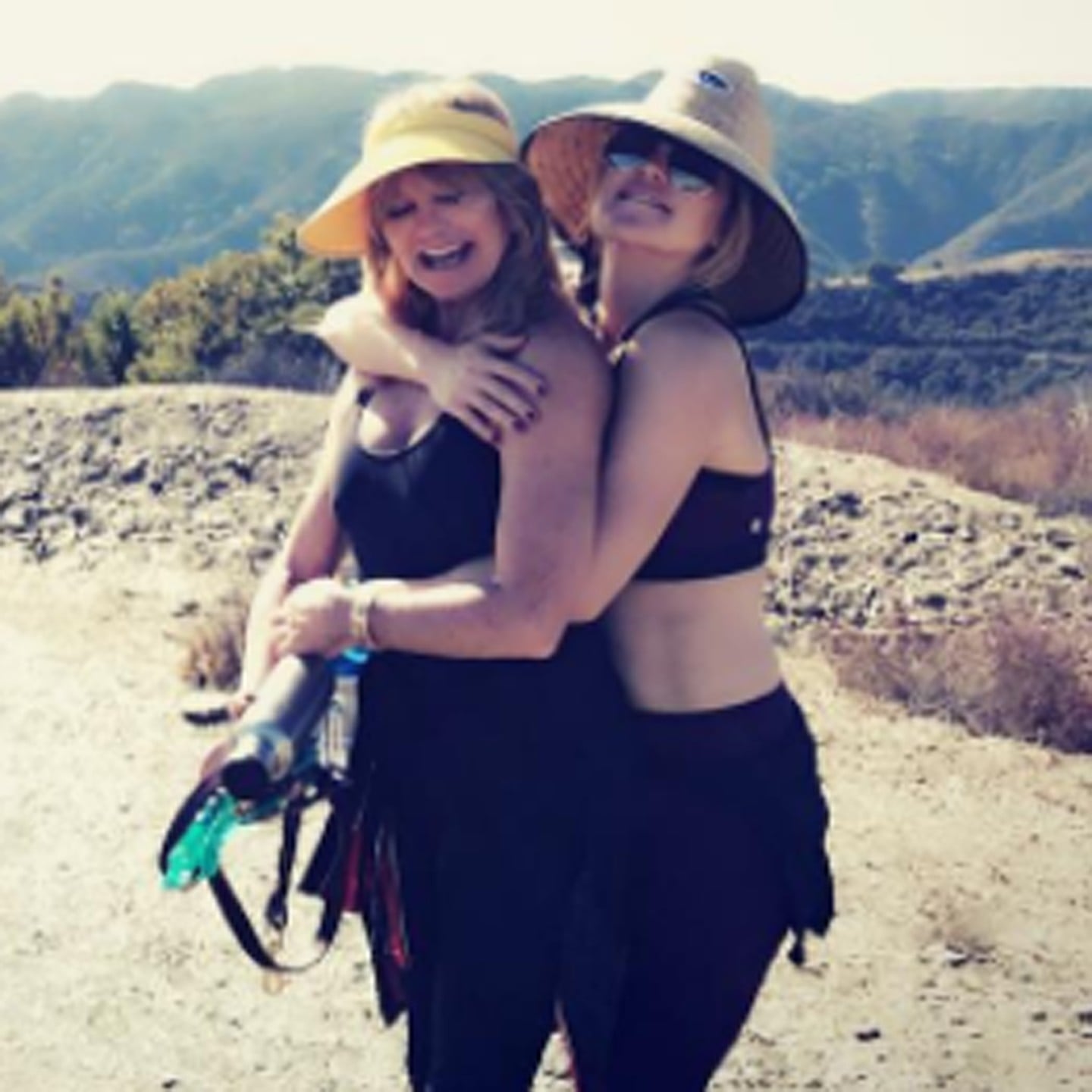 Kate Hudson And Goldie Hawn Hiking Instagram November 2016 Popsugar Celebrity