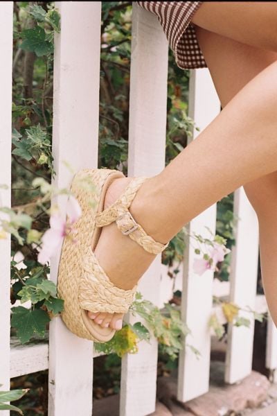 UO Rosalie Raffia Platform Sandals