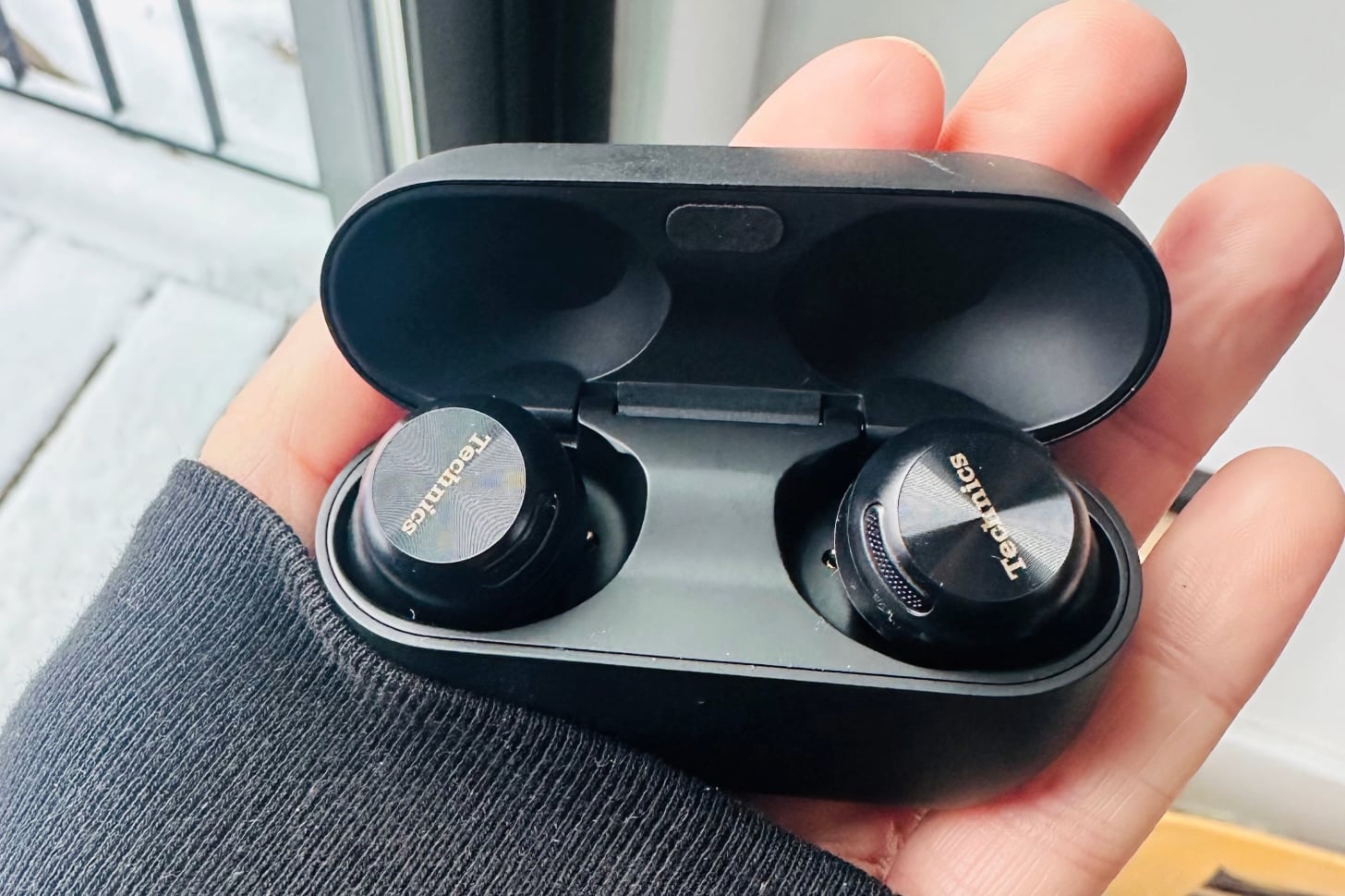 photo of Technics AZ100 earbuds charging case