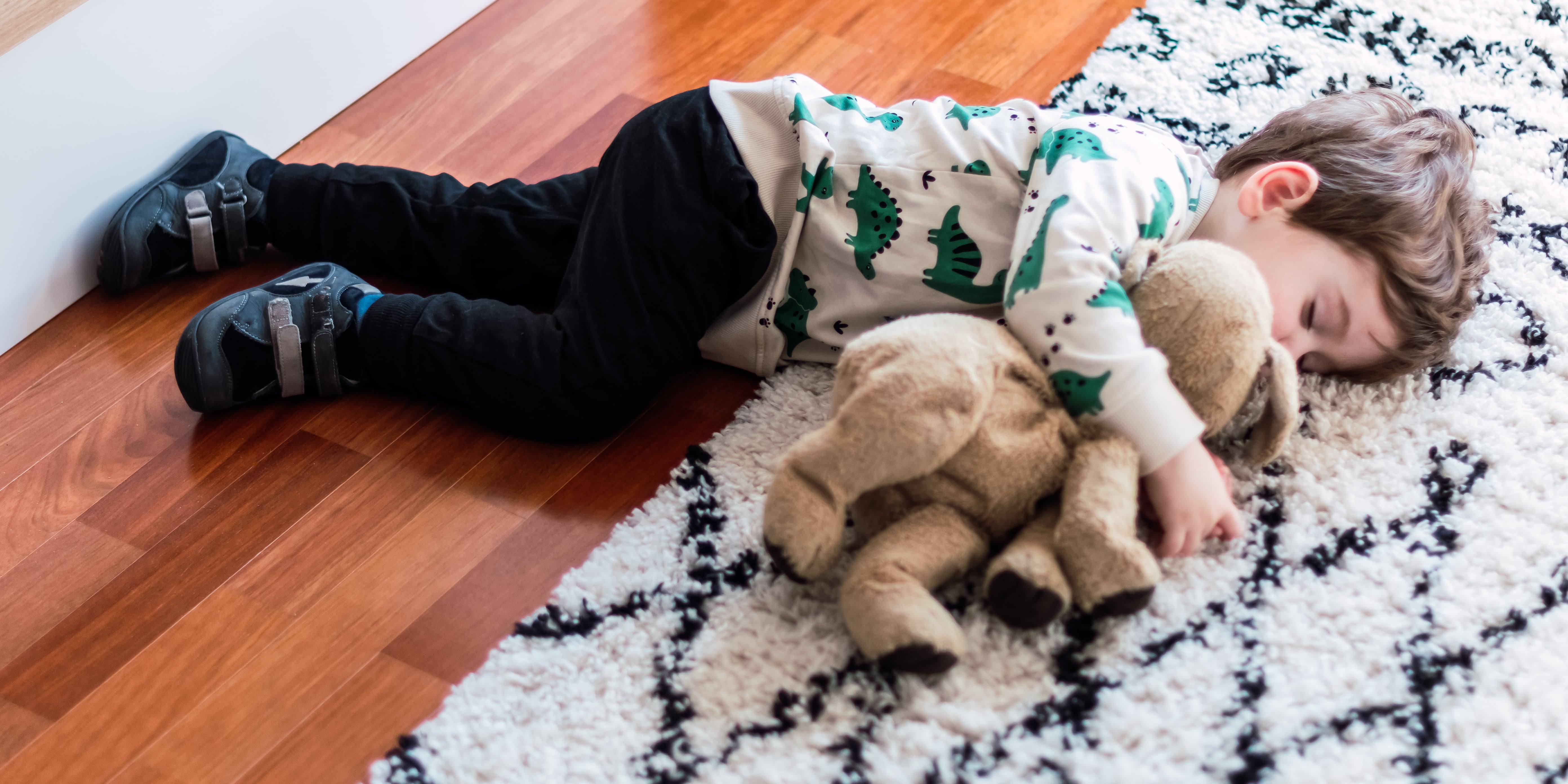Co sleeping shop on floor