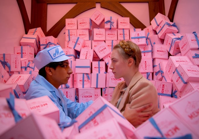 Lobby boy Zero Moustafa (Tony Revolori) steals a moment with Agatha (Saoirse Ronan).