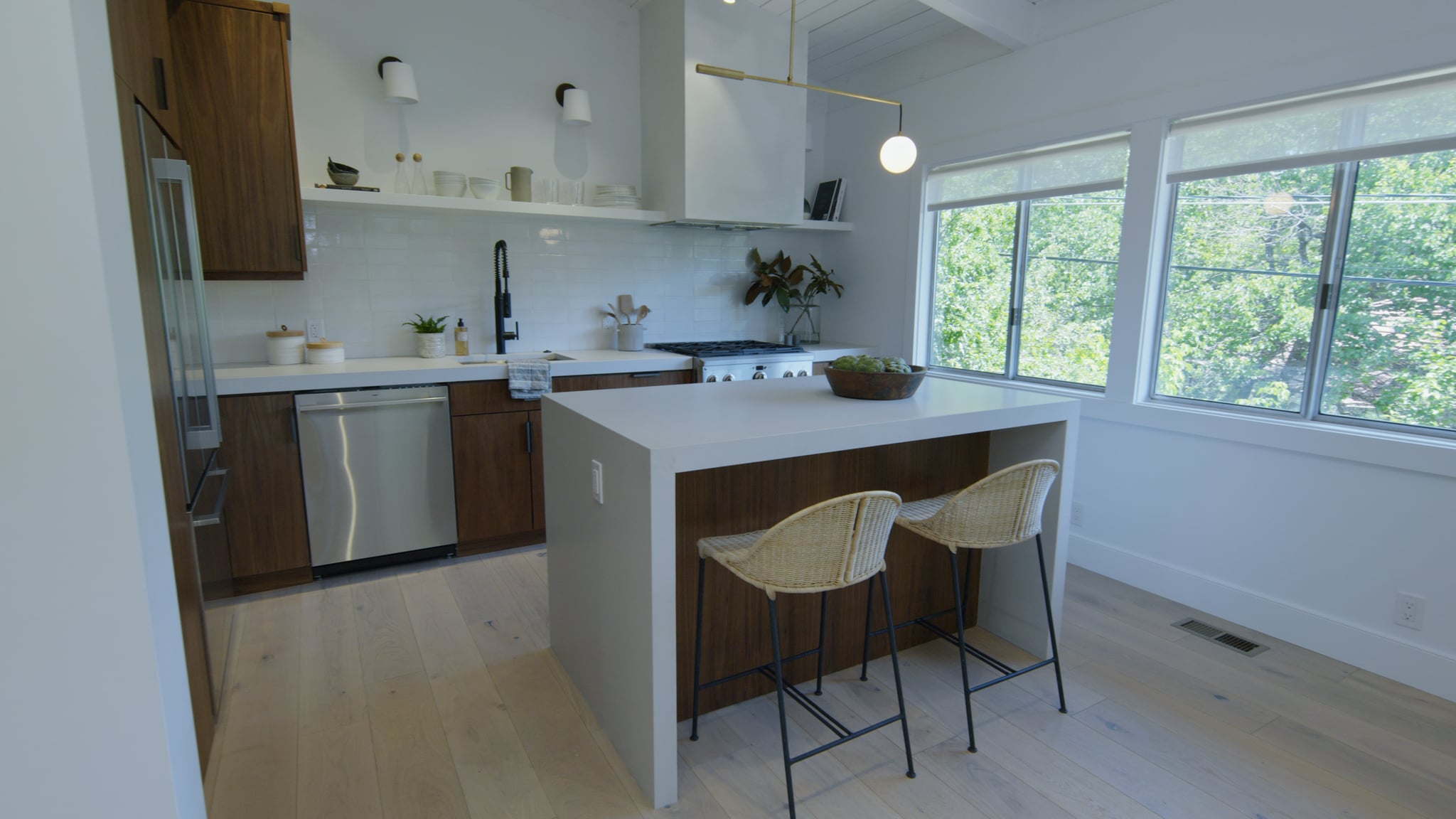 Dream Home Makeover Season 2, Episode 2 | Dream Home Makeover Is Back For Season 2 — Catch a Sneak Peek of the New Homes! | POPSUGAR Home Photo 14